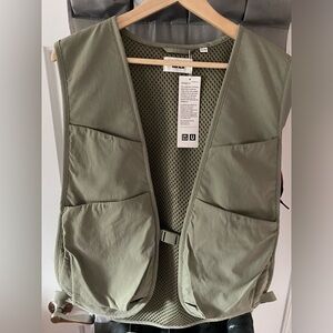 BNWT Uniqlo utility vest light grey XL